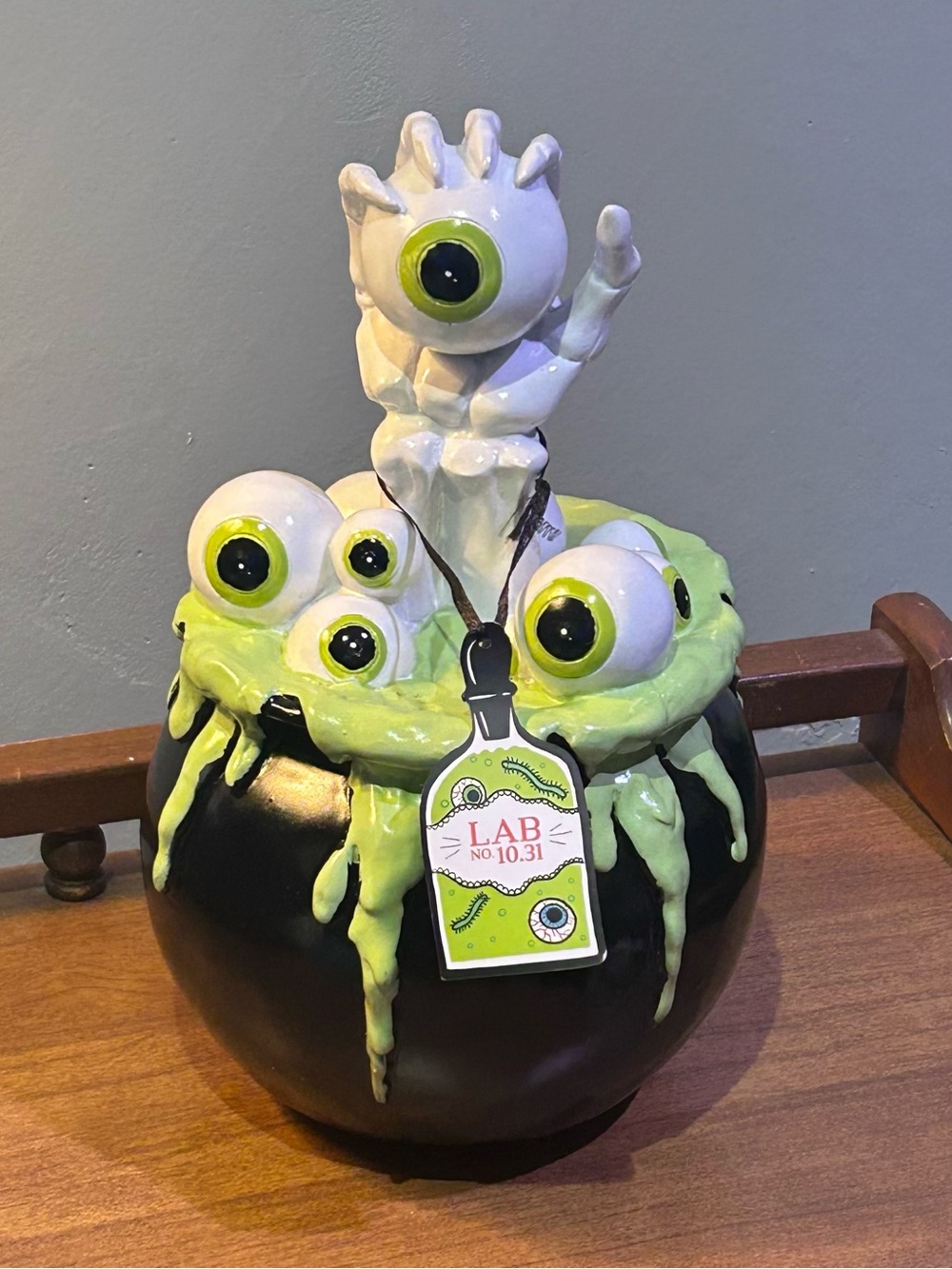 LAB NO 10 31 10.5in Halloween Decor Black cauldron With Spooky Eyeballs NWTS